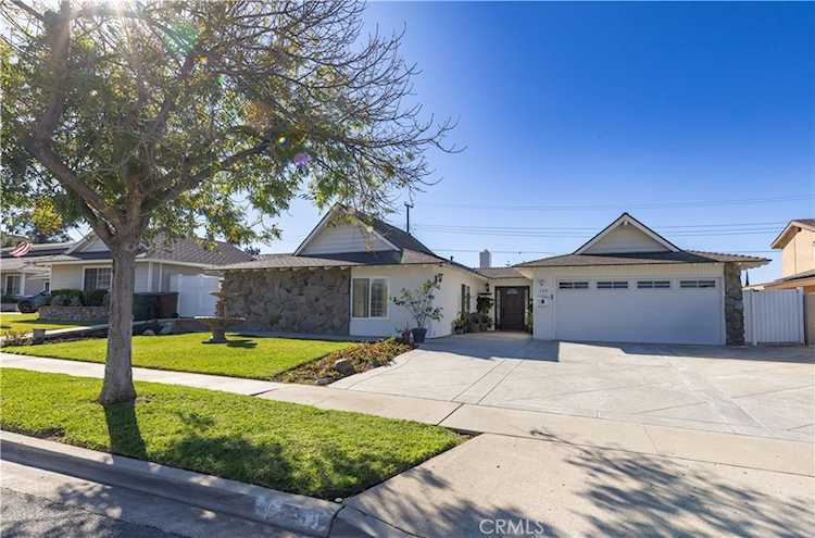 135 N Laurie Ann Ln, Anaheim Hills, CA 92807