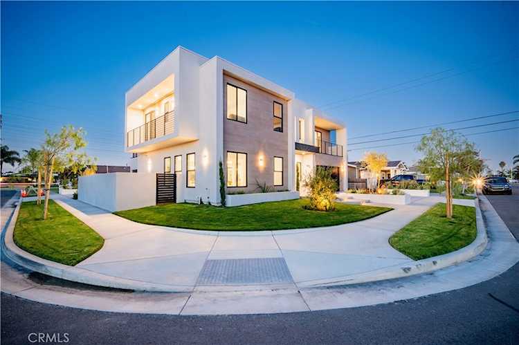 9541 Pollack Dr, Huntington Beach, CA 92646