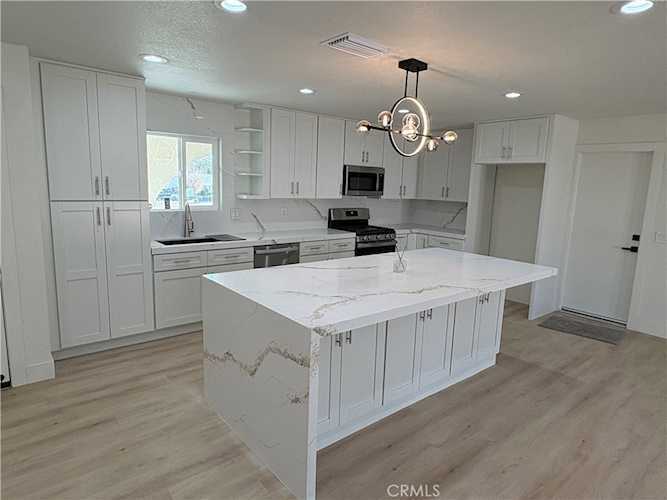 16854 Sholic St, Victorville, CA 92395