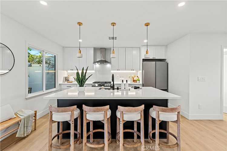 16951 Knapp St, Northridge, CA 91343