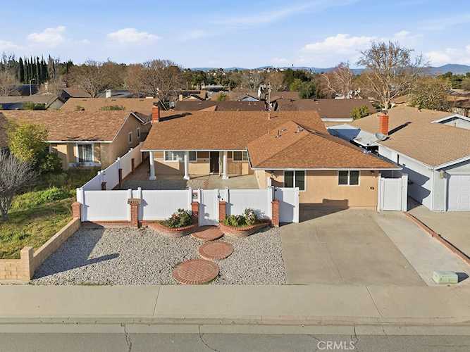 24305 Wabuska, Newhall, CA 91321