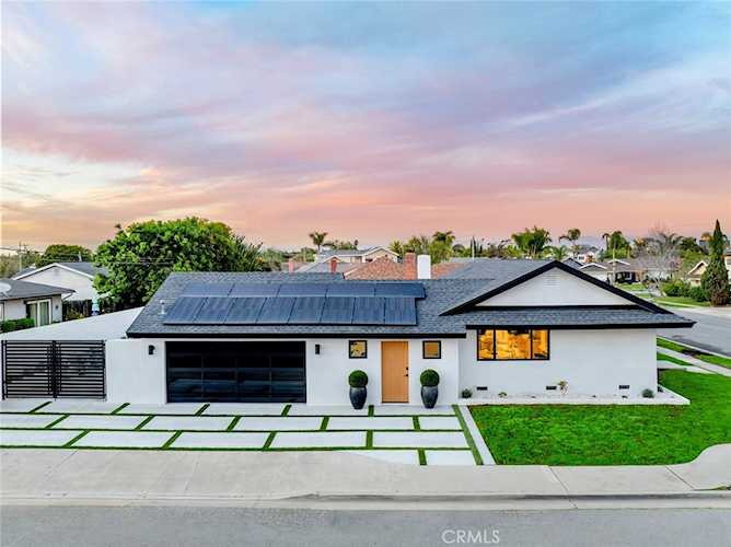 913 Junipero, Costa Mesa, CA 92626