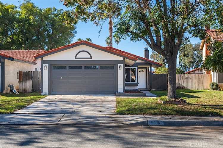 807 Santa Fe Ln, Colton, CA 92324