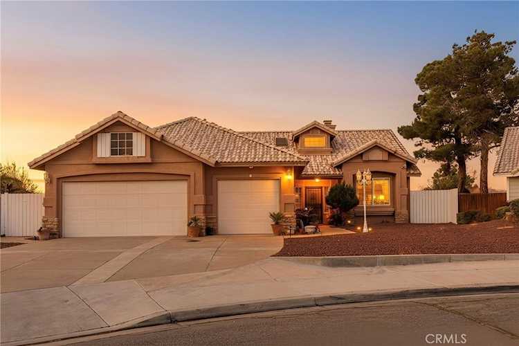 17666 High Vista St, Victorville, CA 92395