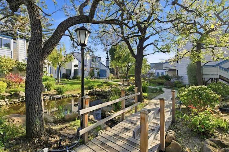 248 Walker Dr #17, Mountain View, CA 94043