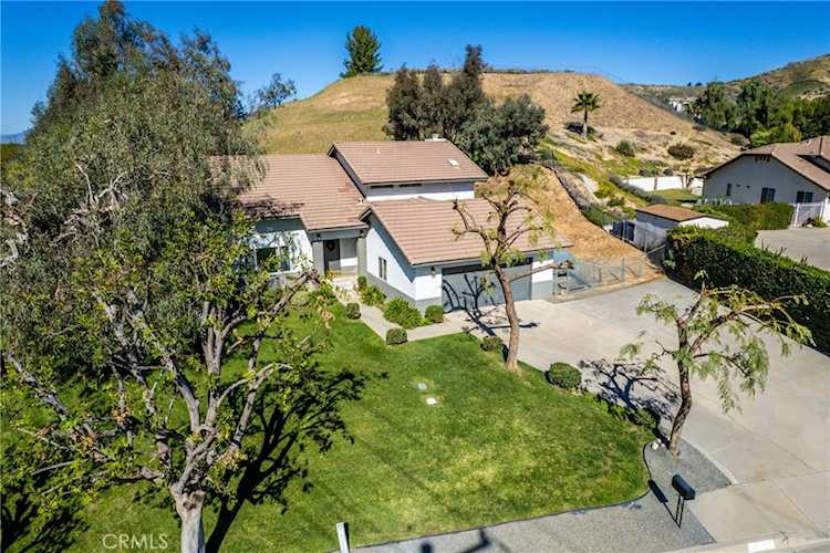 3007 Shadid Dr, Colton, CA 92324