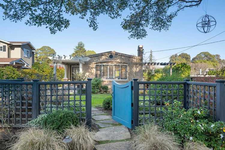 812 Newhall Rd, Burlingame, CA 94010