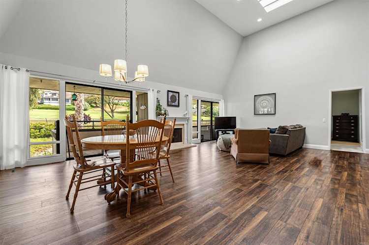 2537 Navarra Dr #9-B, Carlsbad, CA 92009