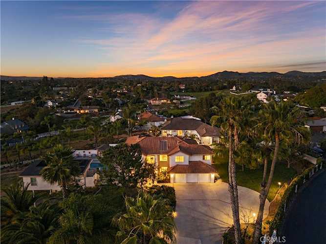 1902 Quiet Ranch Rd, Fallbrook, CA 92028