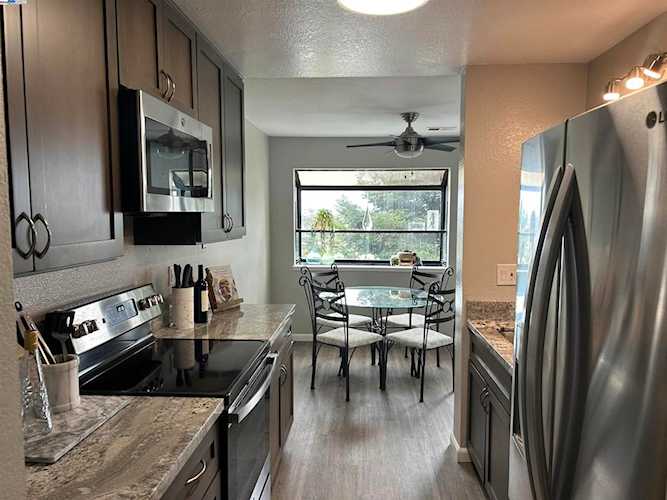 21117 21117 Gary Dr #106, Hayward, CA 94546
