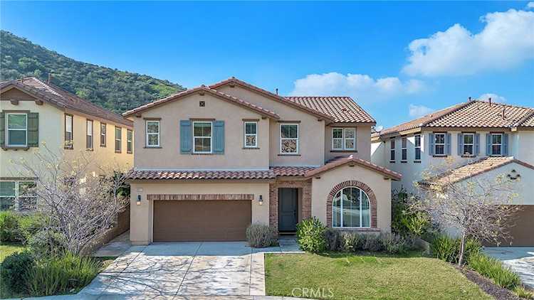 28217 Nield Ct, Saugus, CA 91350