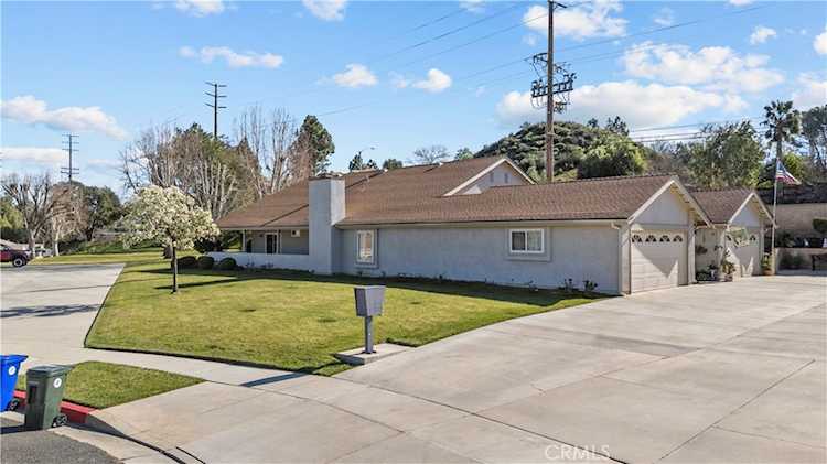 19002 Avenue of The Oaks, Newhall, CA 91321