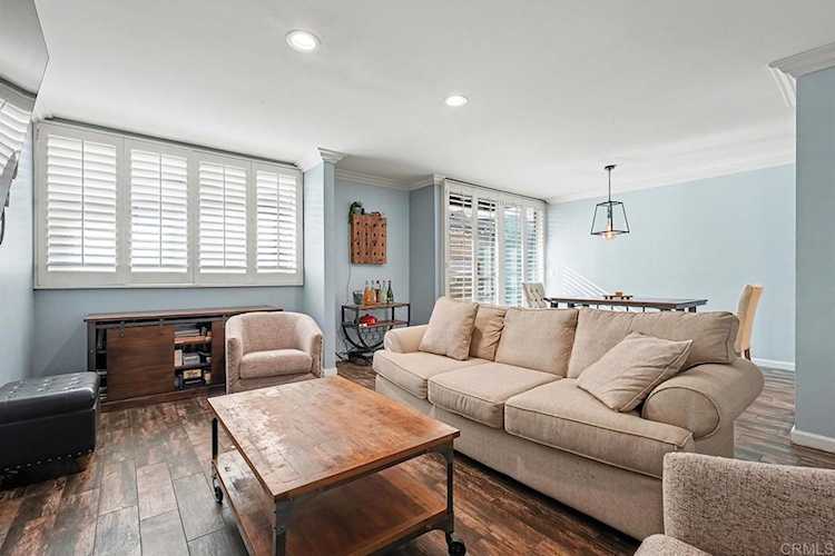 14141 Dickens St #111, Sherman Oaks, CA 91423