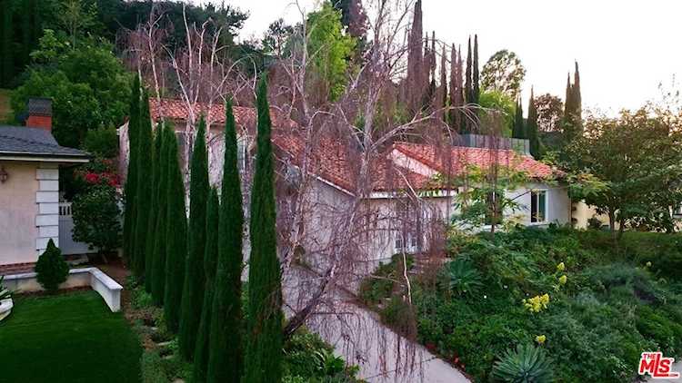 11282 Dona Lola Dr, Studio City, CA 91604