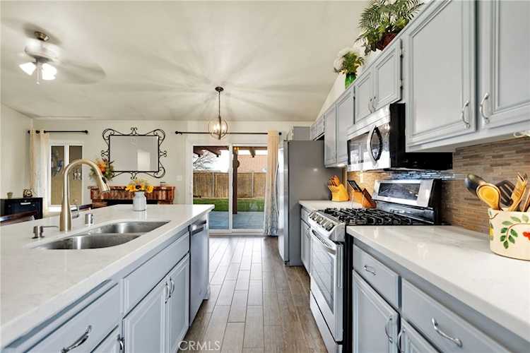 11224 Westbrook Dr, Adelanto, CA 92301