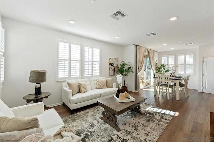 2328 Columba Gln, Escondido, CA 92025