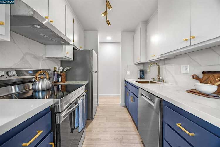 3751 3751 Harrison Street #301, Oakland, CA 94611