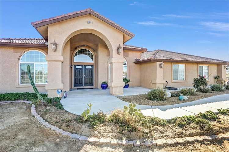 15813 Willow St, Hesperia, CA 92345