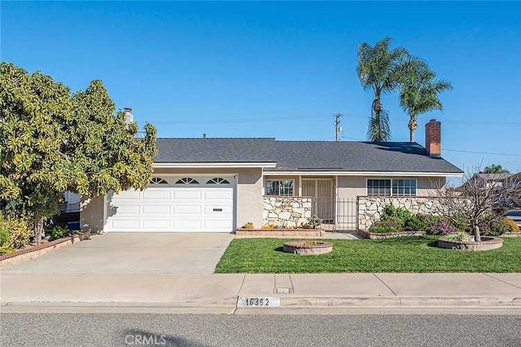 16362 Whittier Ln, Huntington Beach, CA 92647