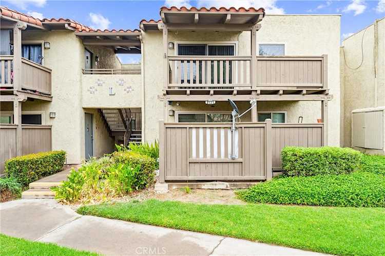 1345 Cabrillo Park Dr #L16, Santa Ana, CA 92701