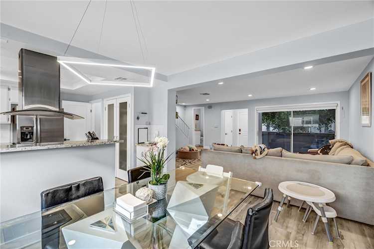 18550 Hatteras #44, Tarzana, CA 91356