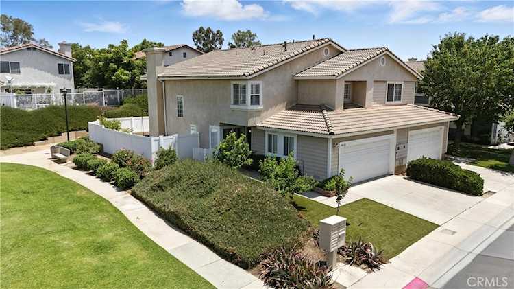 19121 Broken Bow Dr, Riverside, CA 92508