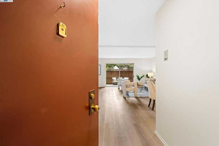 1327 1327 Webster St #B101, Alameda, CA 94501