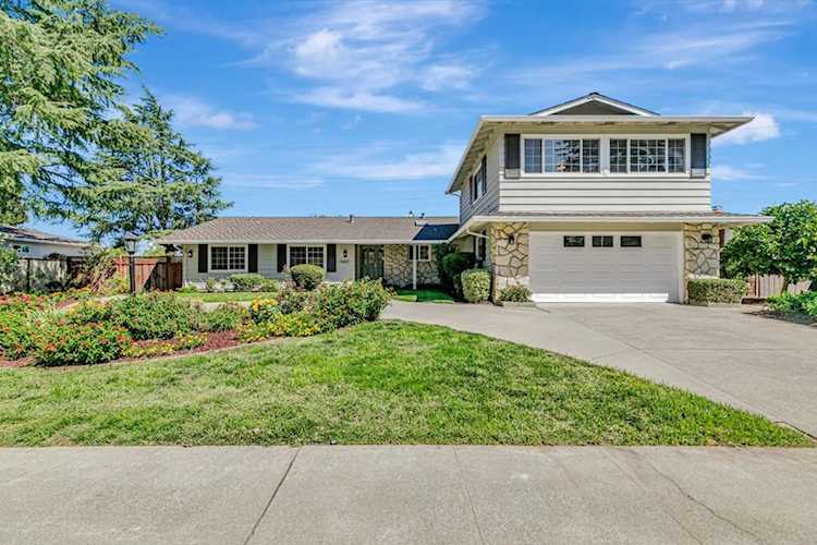 19437 Via Real Dr, Saratoga, CA 95070