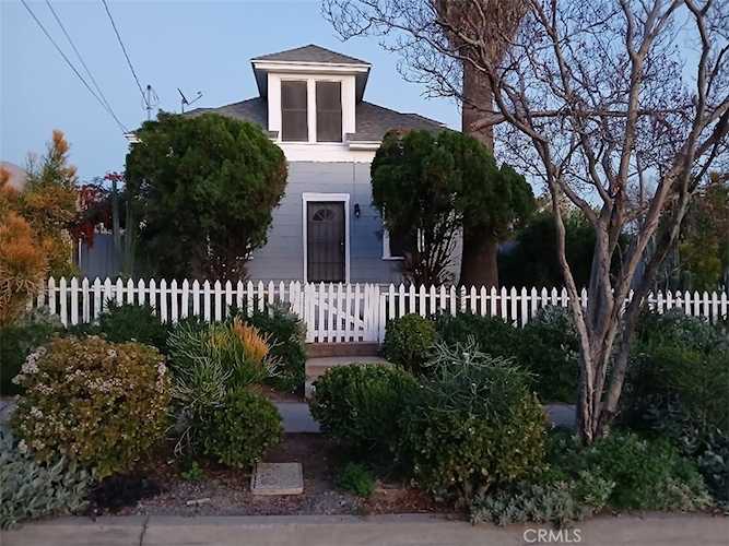 2111 Orange St, Highland, CA 92346