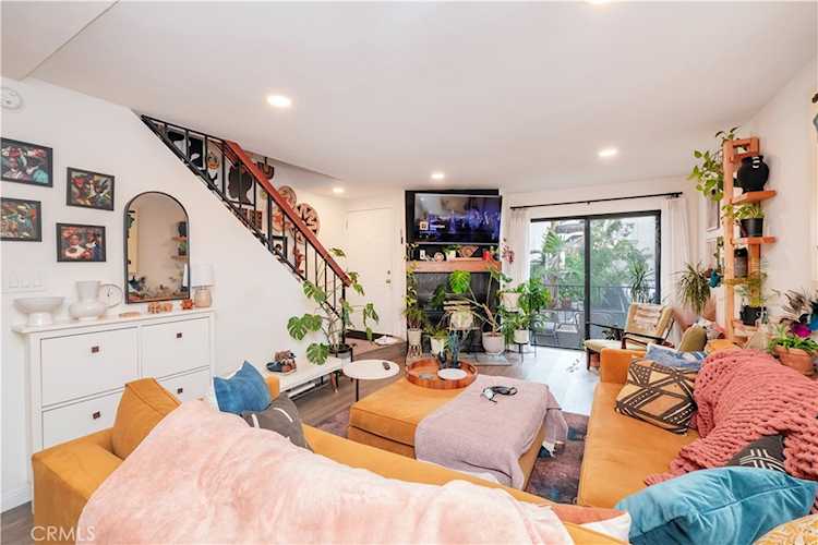 15045 Nordhoff #103, North Hills, CA 91343