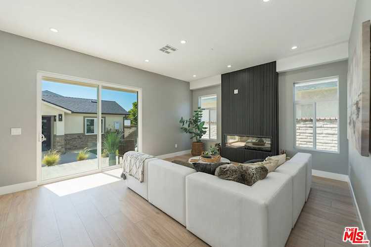 2130 W 238th St, Torrance, CA 90501