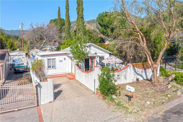 13217 Raven Dr, Sylmar, CA 91342