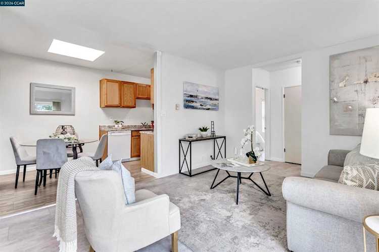 952 952 Mission Rd, South San Francisco, CA 94080