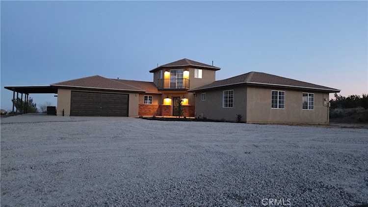 8325 Johnson Rd, Phelan, CA 92371