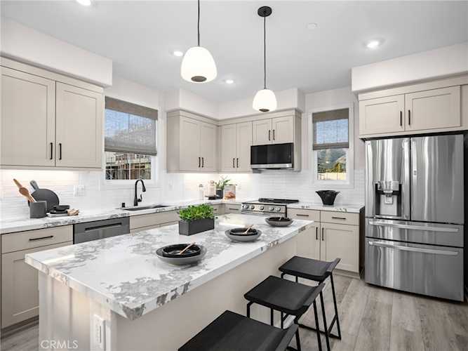 733 E. Route 66, Glendora, CA 91740