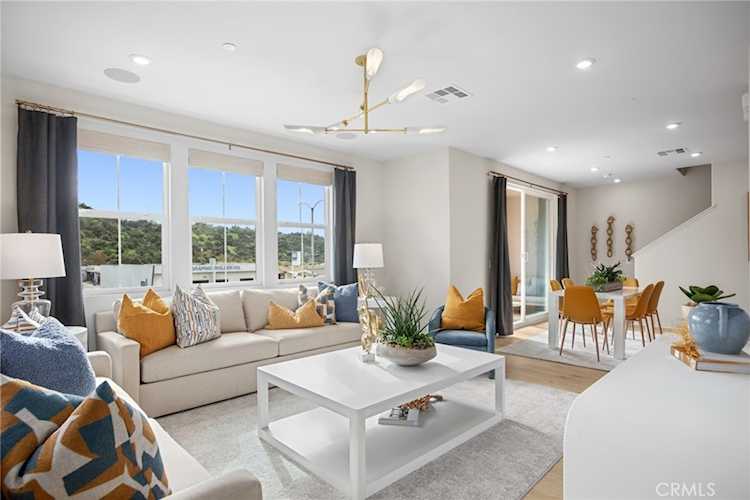 723 E. Route 66, Glendora, CA 91740