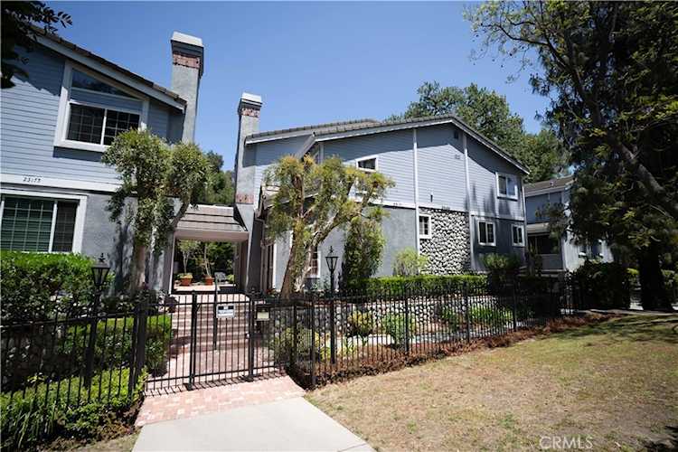 23169 Mulholland Dr #3, Woodland Hills, CA 91364