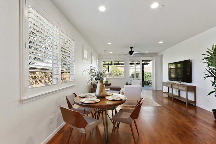 7925 Peak Forest Way, Elk Grove, CA 95757