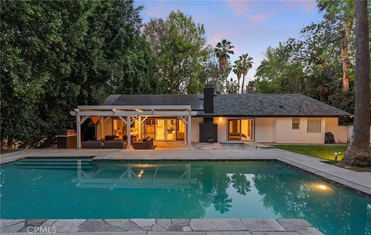 20183 Allentown Dr, Woodland Hills, CA 91364