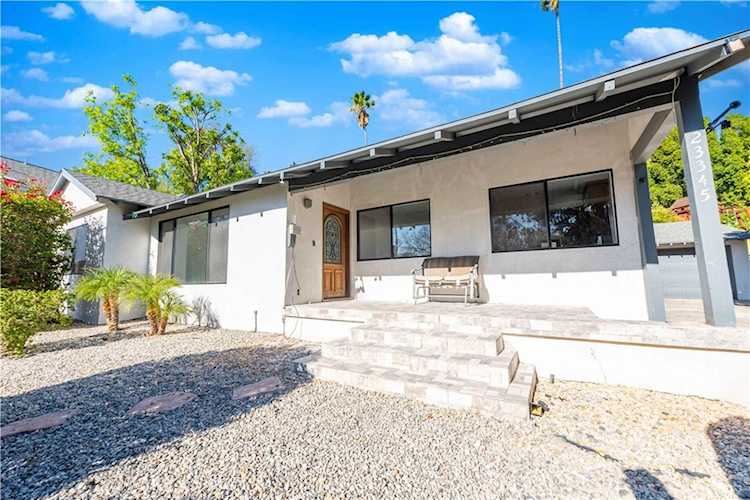 23345 Oxnard, Woodland Hills, CA 91367