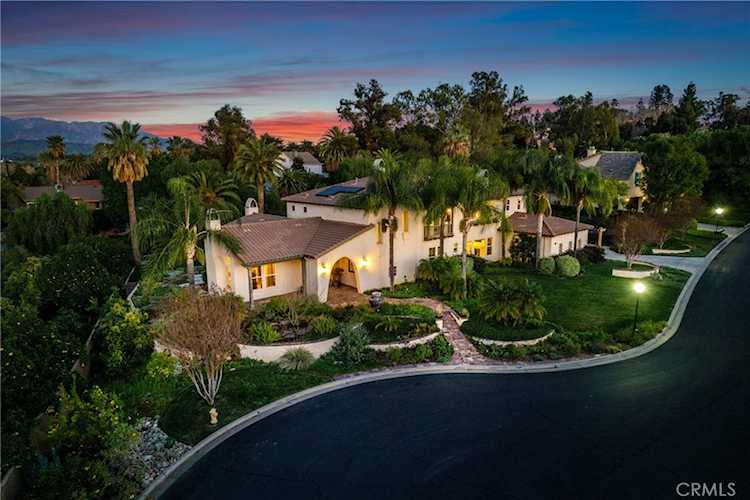 571 Wooden Bridge Ln, Redlands, CA 92373