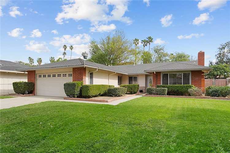6090 Meadowbrook Ln, Riverside, CA 92504