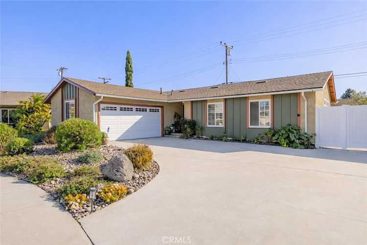 1682 Darnell Ct, Camarillo, CA 93010