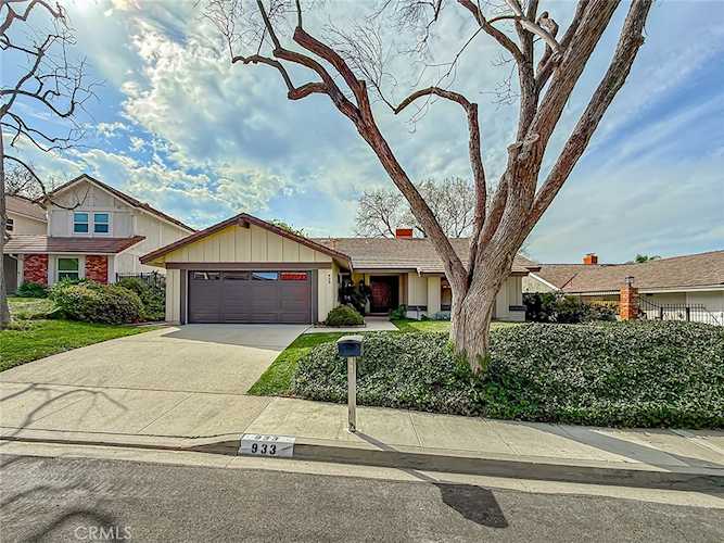 933 Ranch House Rd, Westlake Village, CA 91361