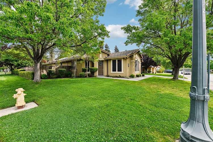 1040 Waterford Drive, West Sacramento, CA 95605