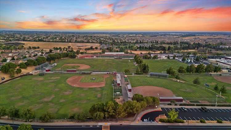 2955 Cardinal Drive, Lincoln, CA 95648