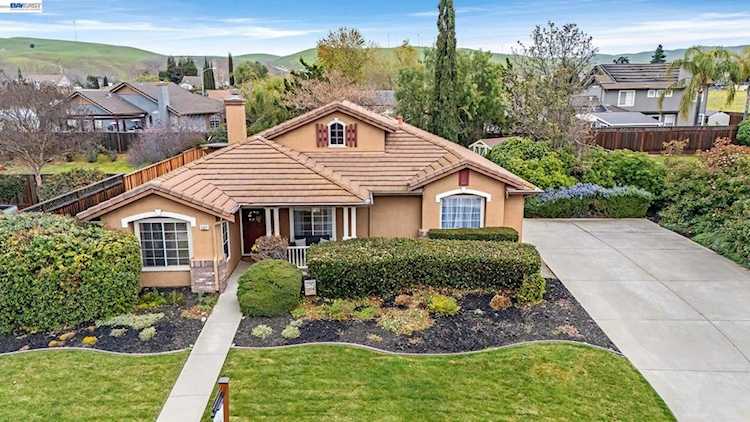 1127 1127 Meadow Drive, Livermore, CA 94551