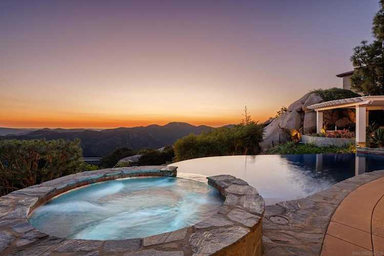 29166 Meadow Glen Way West, Escondido, CA 92026