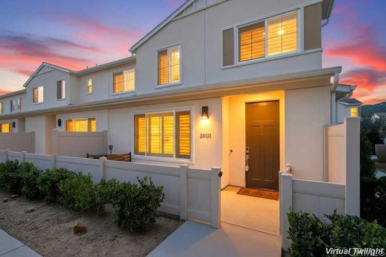 35131 Rangpur Ln, Fallbrook, CA 92028