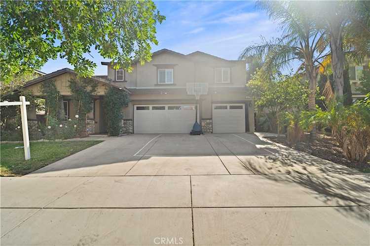 13925 Barnett Ln, Eastvale, CA 92880